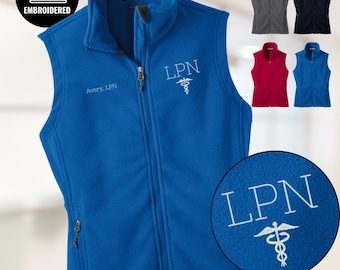 Gilet da infermiere/a professionale (LPN) personalizzato con ricamo, V022