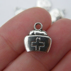 24 berlocker med sjuksköterskehatt i antik silverfärgad MD9