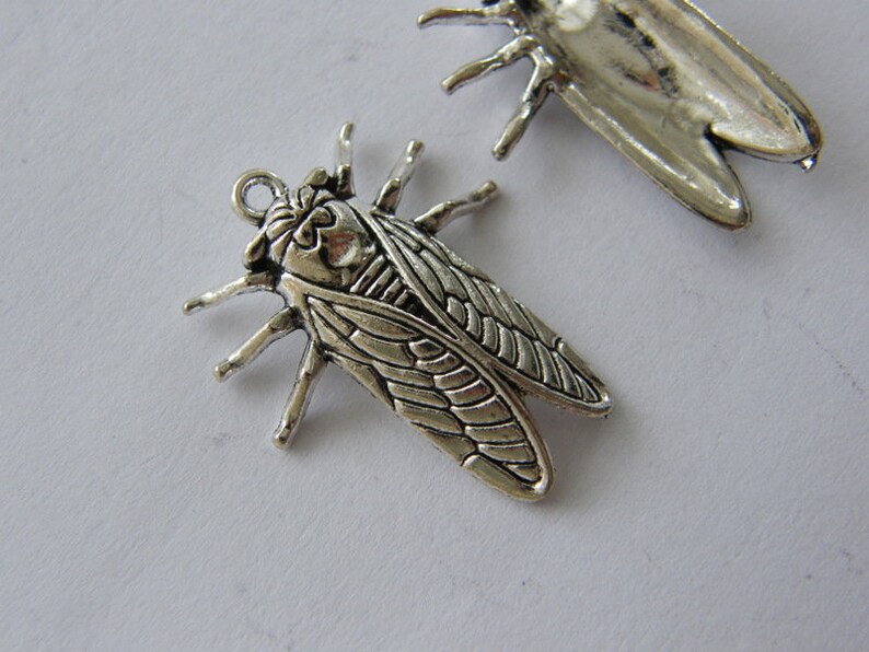 BULK 30 Insect cicada pendants antique silver tone A1000