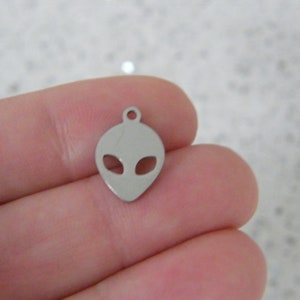 2 Alien charms silver stainless steel P117