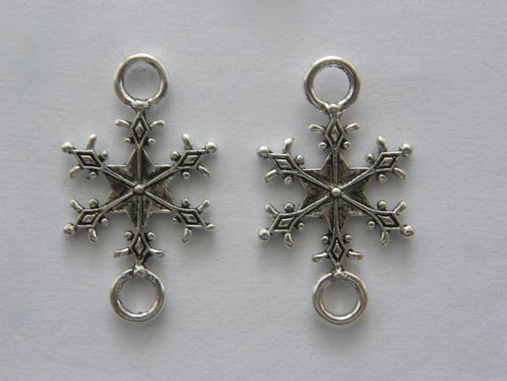 10 Snowflake charms antique silver tone SF34