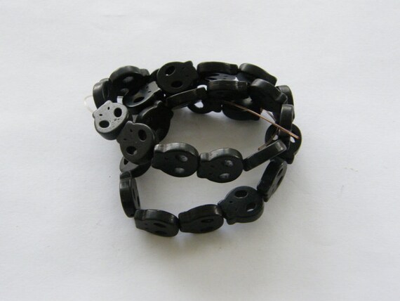 25, Black & White Skull Beads