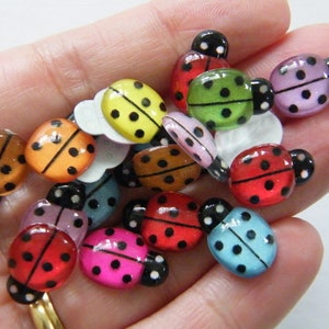 BULK 100 cabochon decorativi con coccinella in resina A867