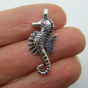 8 Seahorse charms antique silver tone FF95