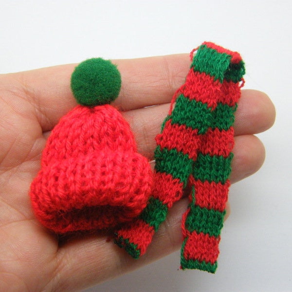 2 Knitted hat and 2 knitted scarfs miniature red green CA