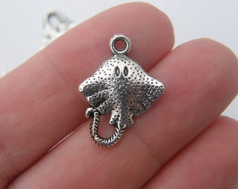 8 Stingray charms antique silver tone FF31