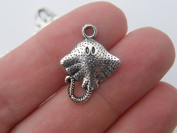 8 Stingray charms antique silver tone FF31