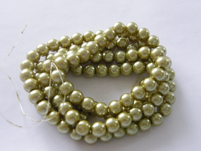 100 Light olive beads 8mm glass B208