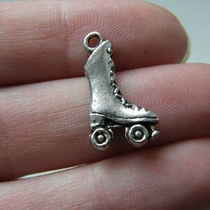 8 Roller skate charms antique silver tone SP48