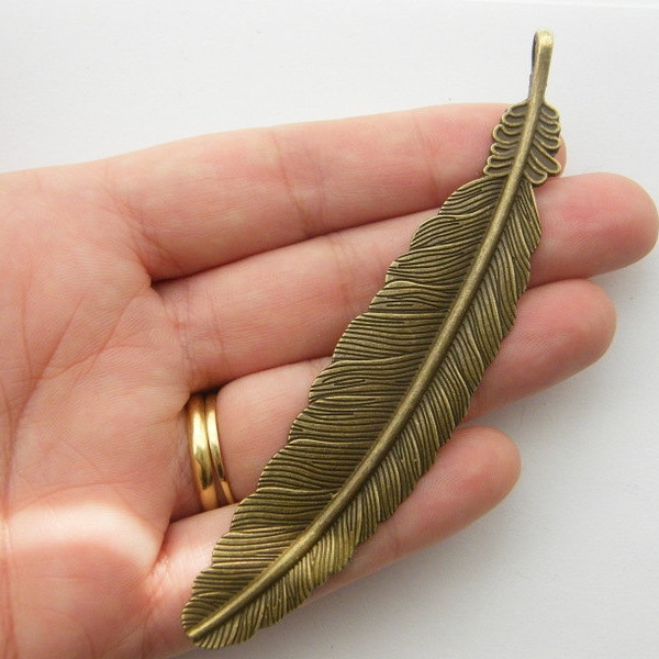 2 Feather charms antique bronze tone B98