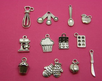 The Baking Collection - 12 verschiedene antik silberfarbene Charms