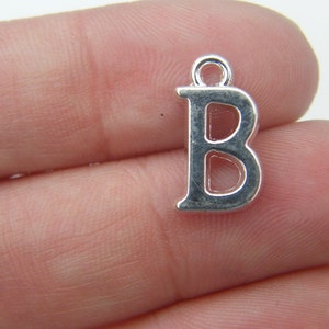 A GRANEL 30 Charms del alfabeto Letra B 16 x 9m bañado en plata