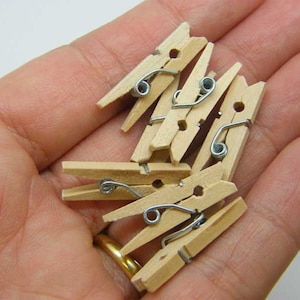 20 petits piquets en bois naturel P341