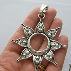1 Flower charm antique silver tone F44