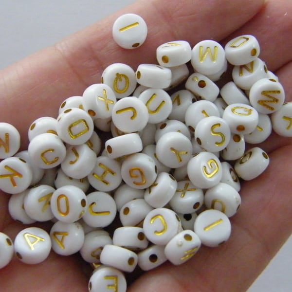 100 Perles de lettre blanc et or perles ALÉATOIRE AB101