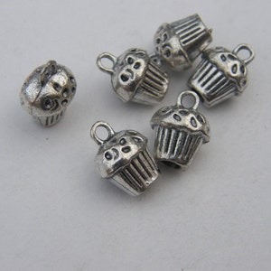 8 Cupcake charms antique silver tone FD130 image 4