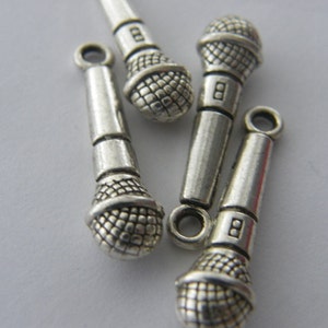 8 charms microfono antico tono argento MN36 immagine 5