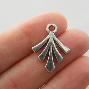 8 Leaf charms antique silver tone L148