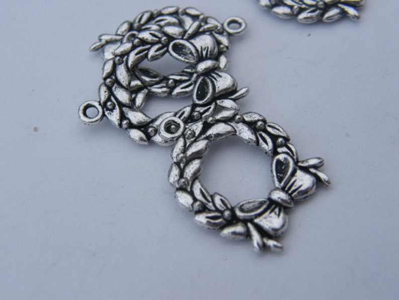 6 Christmas wreath pendants antique silver tone CT41 image 4