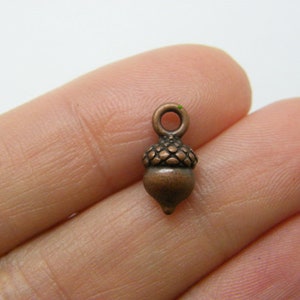 8 Acorn charms antique copper tone L151