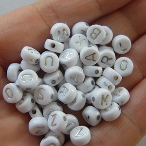 100 Buchstabenperlen weiß und silber RANDOM Perlen AB79