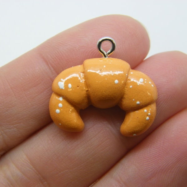 4 Croissant charms resin FD717