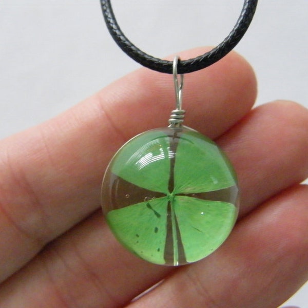 1 Four leaf clover glass pendant necklace NB7