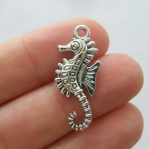 6 Seahorse charms antique silver tone FF300