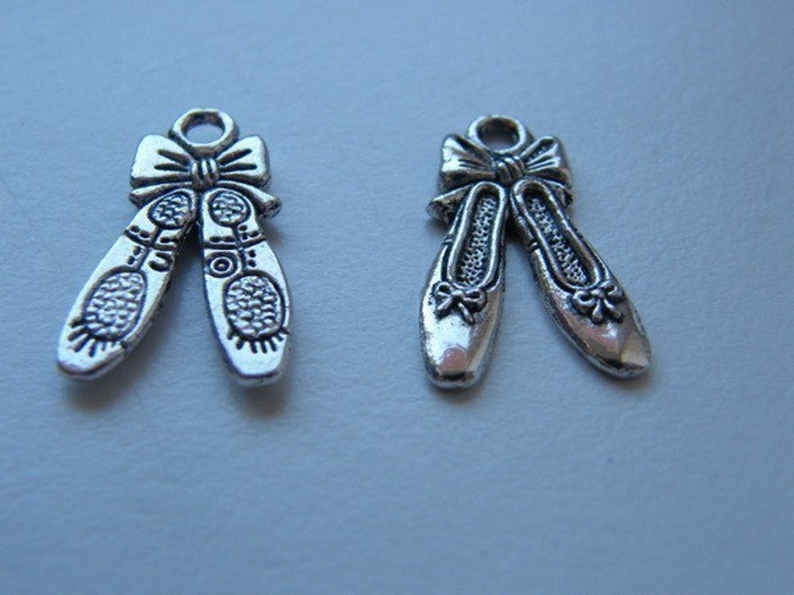 bulk 50 pair of ballet slippers charms antique silver tone fb34