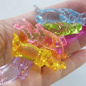 8 Crocodile alligator pendants random mixed acrylic A