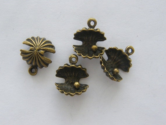 8 Flower connector charms antique silver tone F311