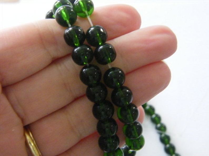 100 Green beads 8mm glass B175