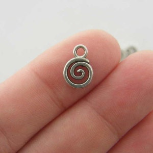 18 Spiral pattern charms antique silver tone M70