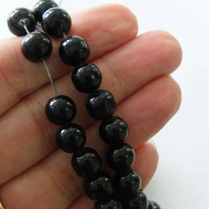 100 Black glossy beads 8mm glass B194
