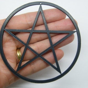 1 pentagramhanger zwart acrylkleur HC333
