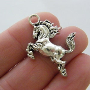 6 Horse charms antique silver tone A1033