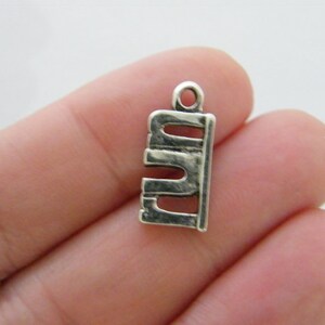 8 Run charms antique silver tone SP77