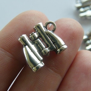 4 Binoculars charms antique silver tone P539
