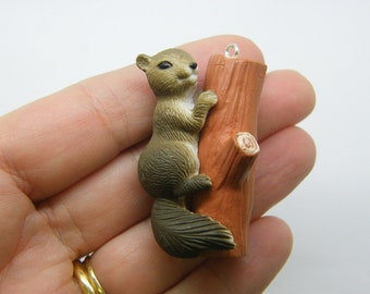 1 Squirrel tree branch pendant resin A1211