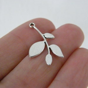 8 Leaf leaves charms antique silver tone L119