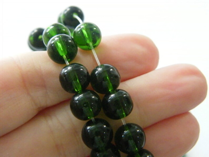 100 Green beads 8mm glass B175