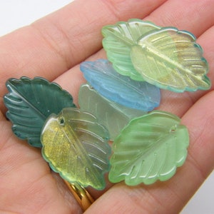 10 Leaf pendants random mixed glass L219