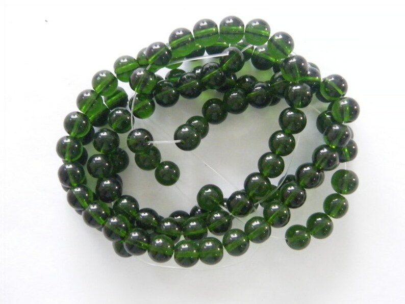 100 Green beads 8mm glass B175