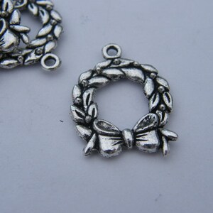 6 Christmas wreath pendants antique silver tone CT41 image 3