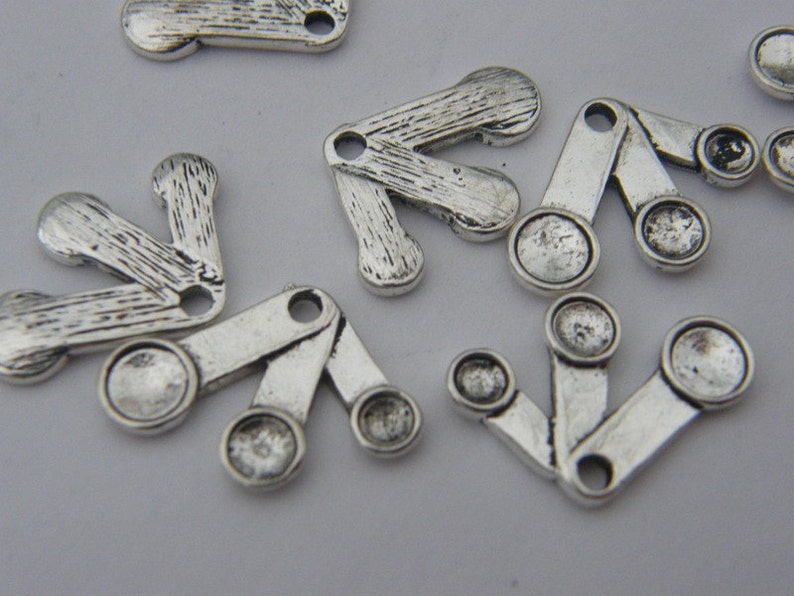 BULK 50 Measuring spoon charms antique silver tone FD89 image 4