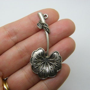 8 Leaf pendants antique silver tone L305