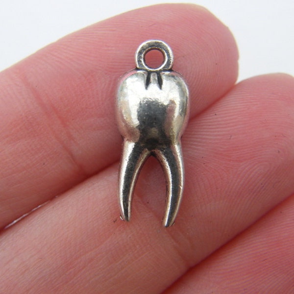 8 Tooth pendants antique silver tone MD36