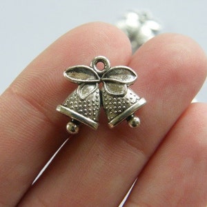12 breloques cloche ton argent vieilli CT102