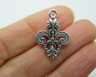 8 Fleur de lis-bedels antiekzilverkleur WT30