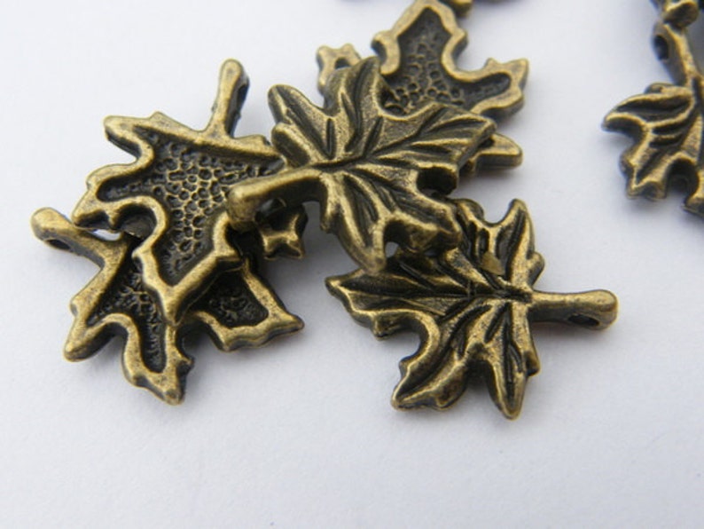 10 Maple leaf charms antique bronze tone L80 | Etsy